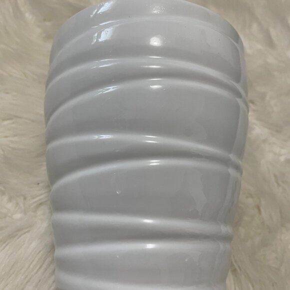 5.5 inch Glossy White Honey comb pattern, ceramic planter pot - Picture 1 of 8